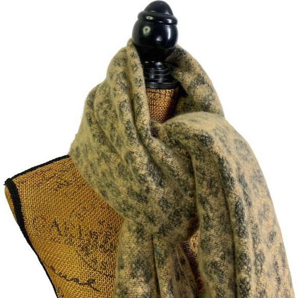 STEVE MADDEN Plaid & Animal Print Chunky Reversible Blanket Wrap Scarf‎ - OS - Picture 9 of 12